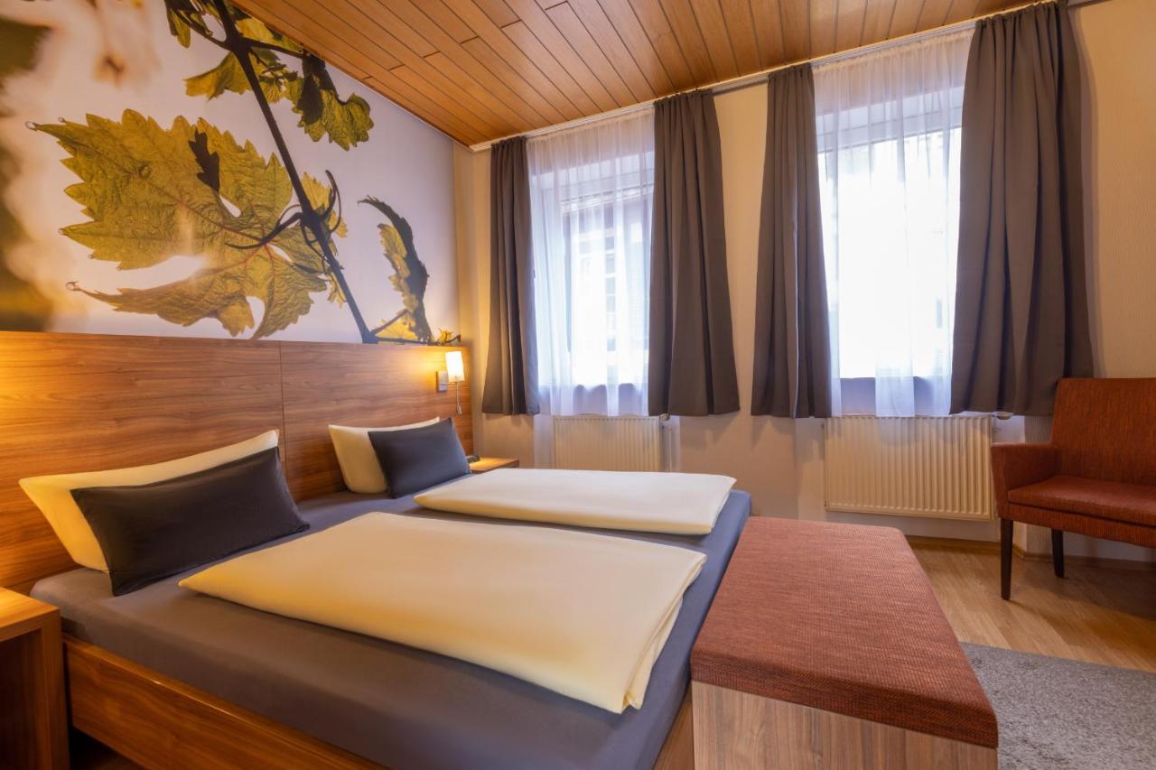 Hotel Zur Lindenau Rüdesheim am Rhein Esterno foto
