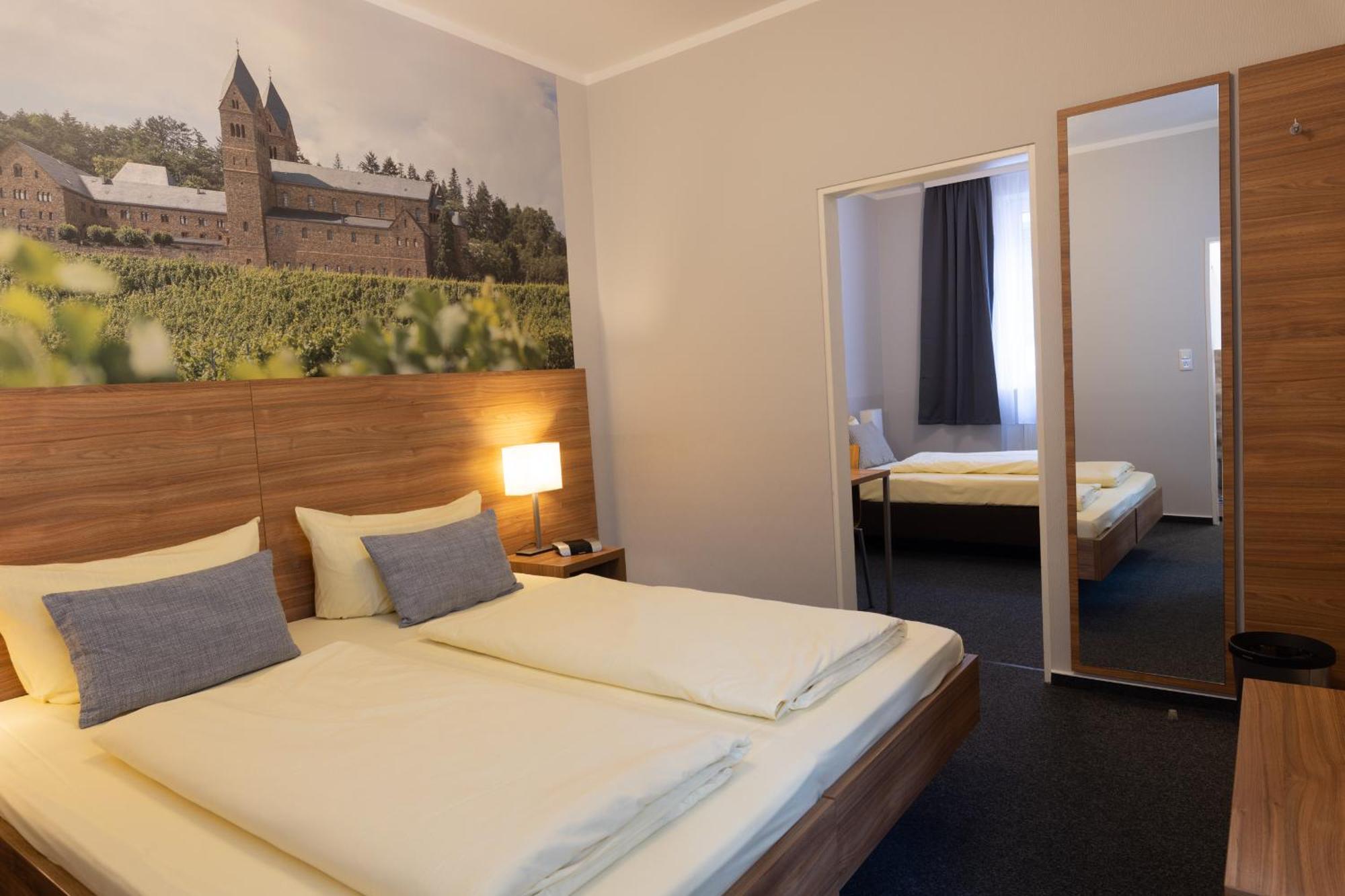 Hotel Zur Lindenau Rüdesheim am Rhein Esterno foto