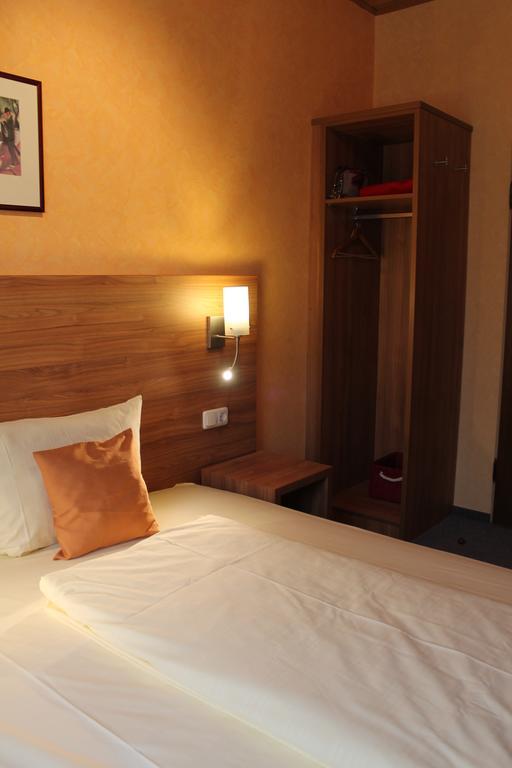 Hotel Zur Lindenau Rüdesheim am Rhein Esterno foto