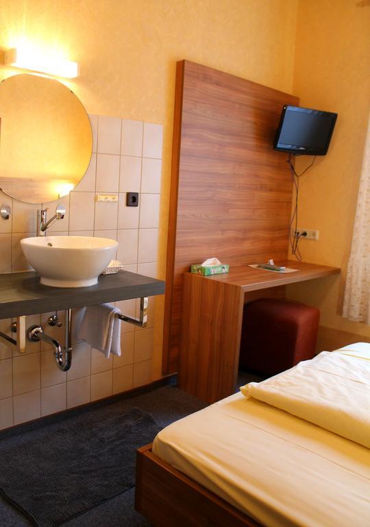 Hotel Zur Lindenau Rüdesheim am Rhein Esterno foto
