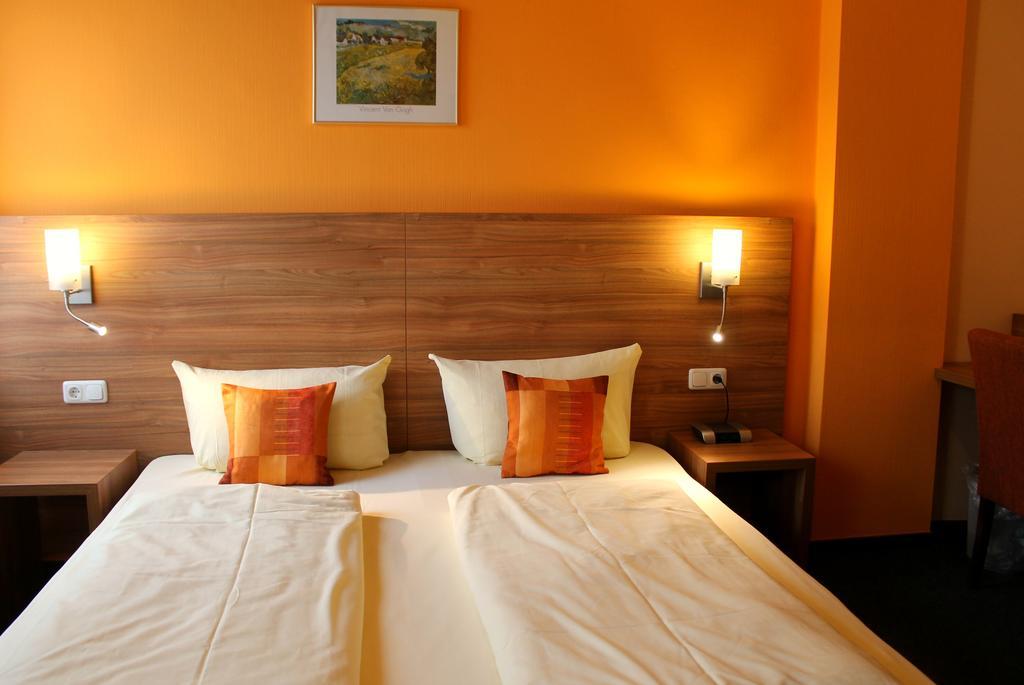 Hotel Zur Lindenau Rüdesheim am Rhein Esterno foto