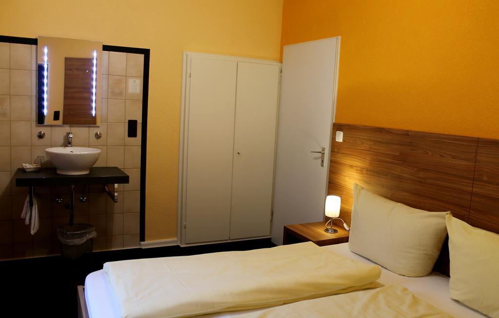 Hotel Zur Lindenau Rüdesheim am Rhein Esterno foto