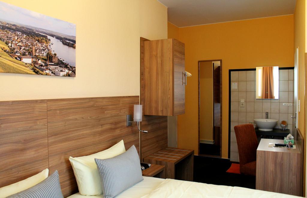 Hotel Zur Lindenau Rüdesheim am Rhein Esterno foto