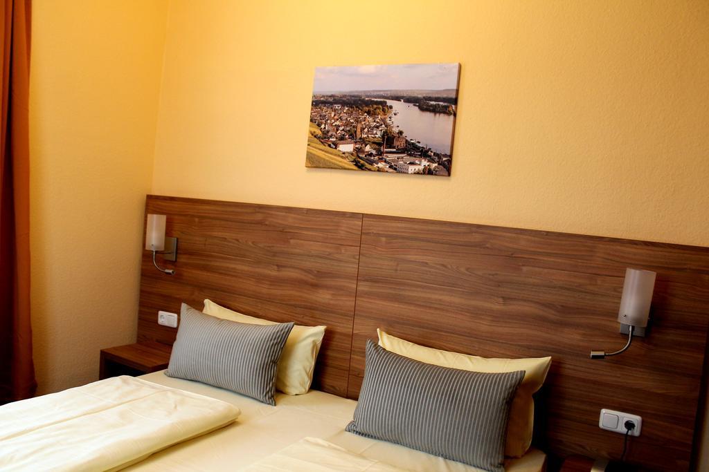 Hotel Zur Lindenau Rüdesheim am Rhein Esterno foto