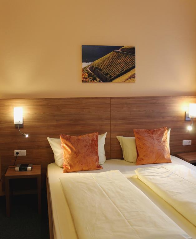 Hotel Zur Lindenau Rüdesheim am Rhein Esterno foto