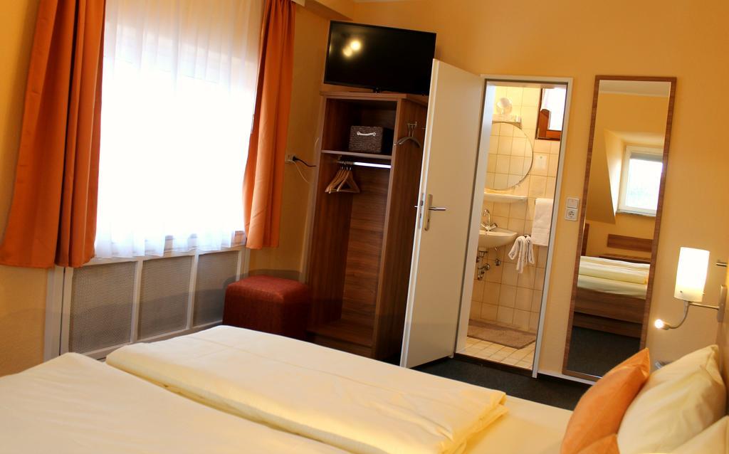 Hotel Zur Lindenau Rüdesheim am Rhein Esterno foto